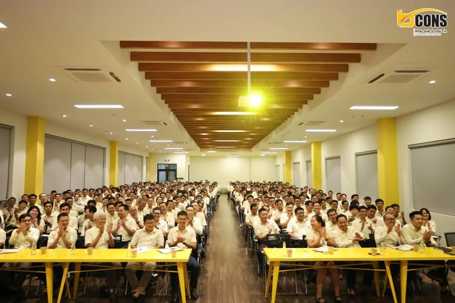 Nhân viên tập đoàn Bcons trẻ trung và đầy nhiệt huyết