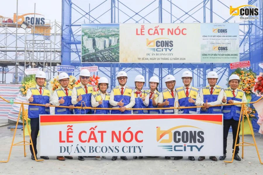 Ban lãnh đạo Bcons dự lễ cất nóc dự án Bcons City