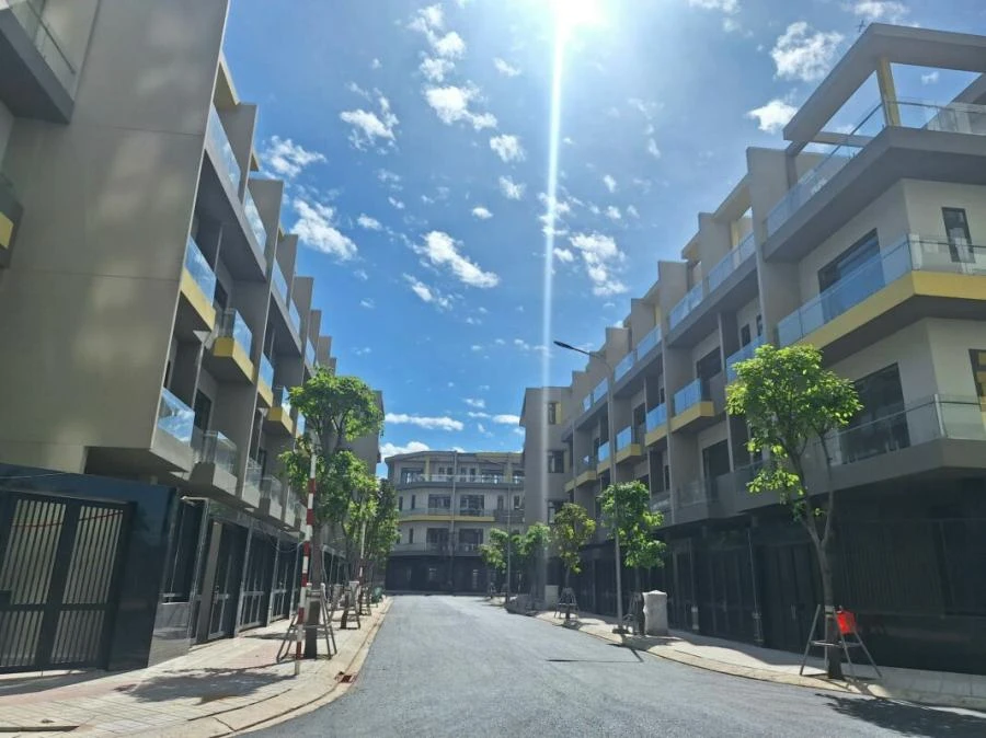 Nhà phố Bcons Uni Valley đã hoàn thiện và sẵn sàng bàn giao