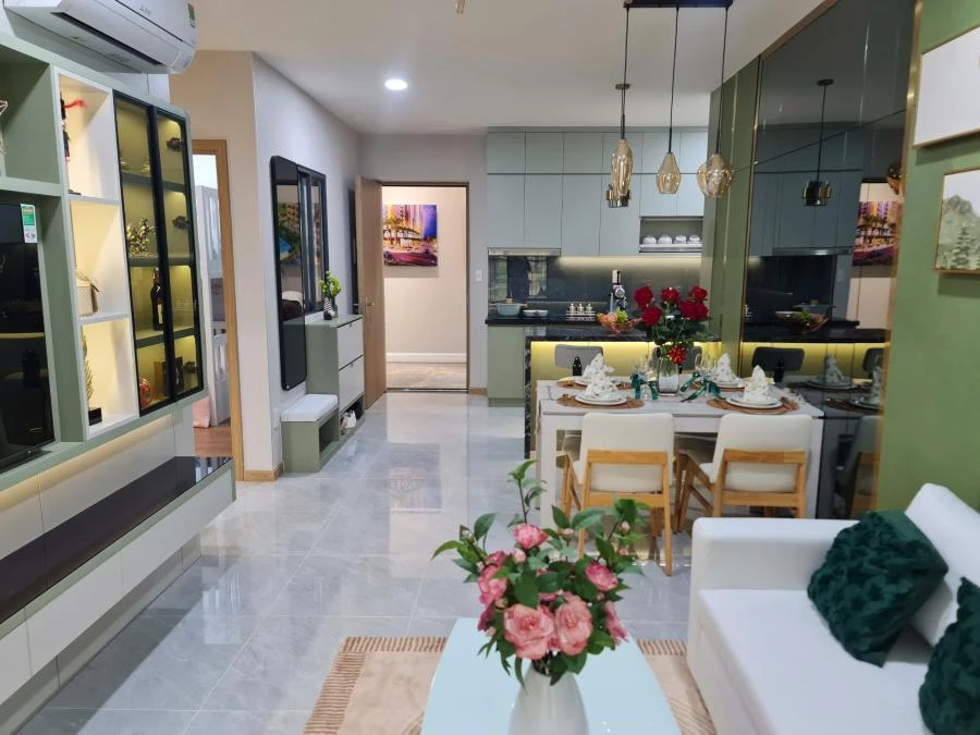 Góc nhìn từ ban công ra cửa