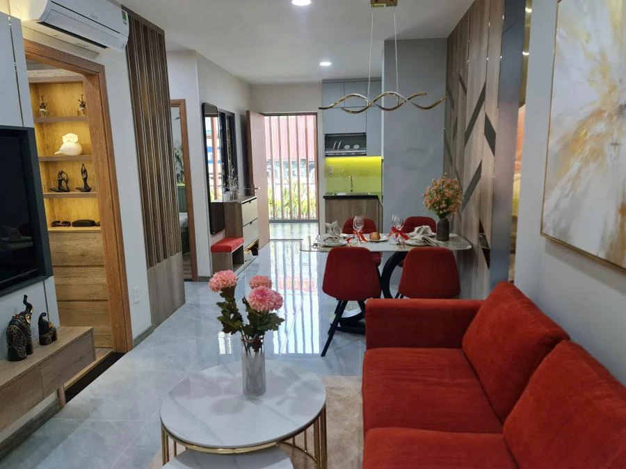 Góc nhìn từ phòng khách ra cửa