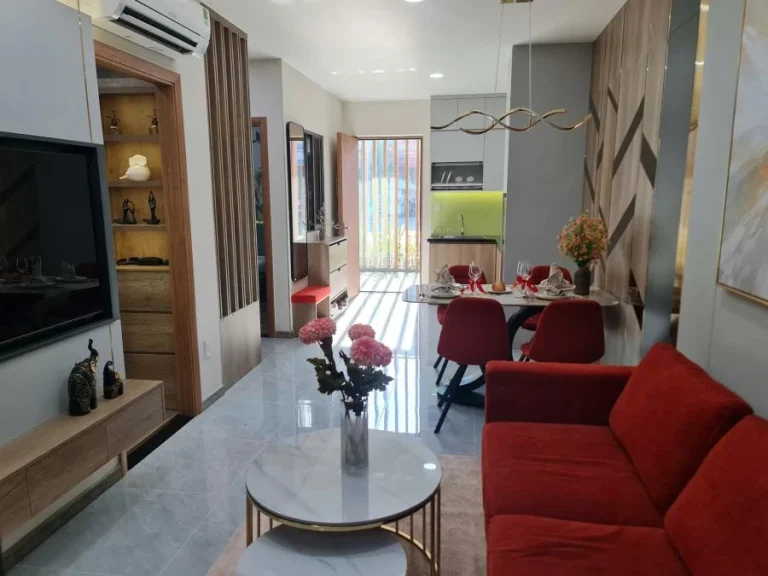 Góc nhìn từ phòng khách ra cửa