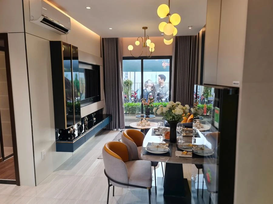 Góc nhìn từ bếp ra ban công